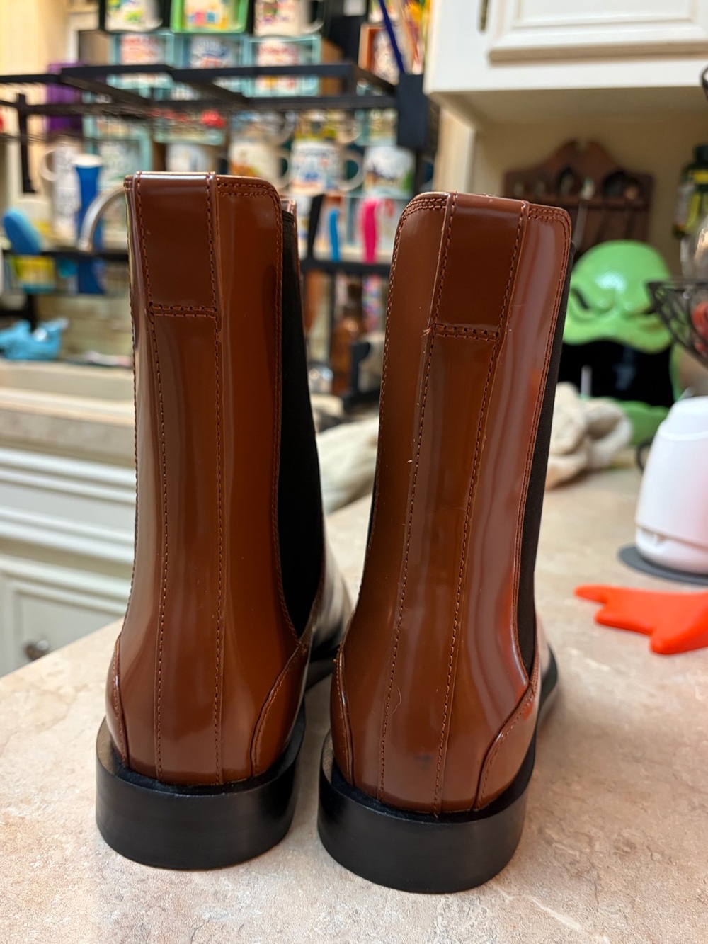 Everlane Chelsea Boot in Rum, size 8 - Picture 6 of 11
